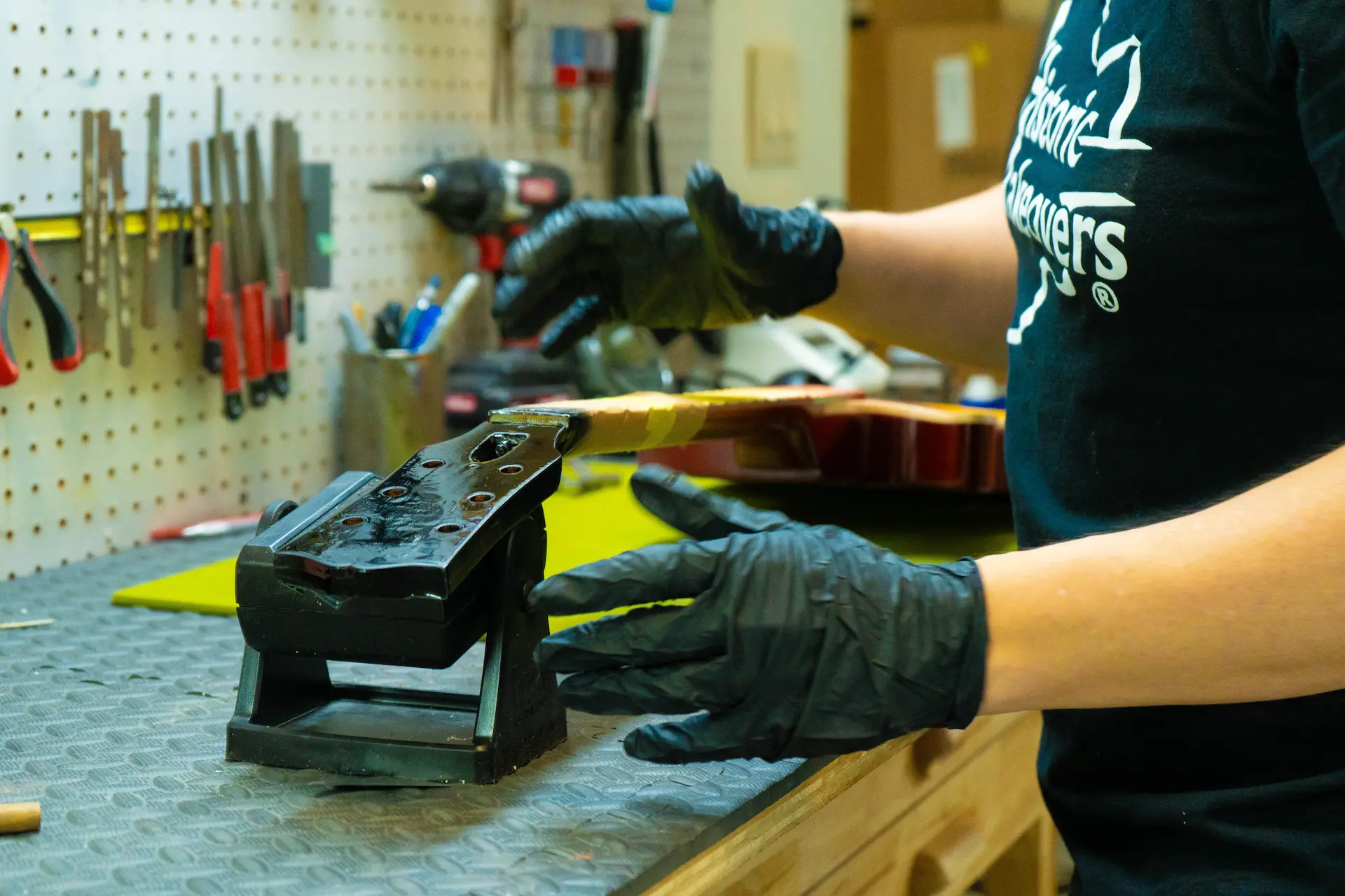 Hide Glue vs Wood Glue in Guitars: Why Adhesives Matter in Guitar Building